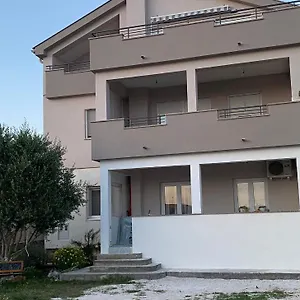 Theros Apartament
